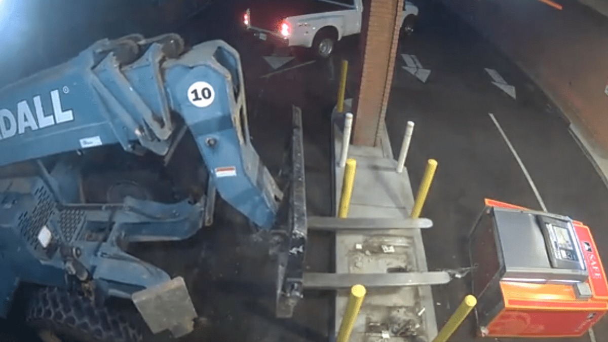 INSÓLITO: Usaron un montacargas para robar un cajero automático en California… pero el plan se vino abajo (VIDEO)