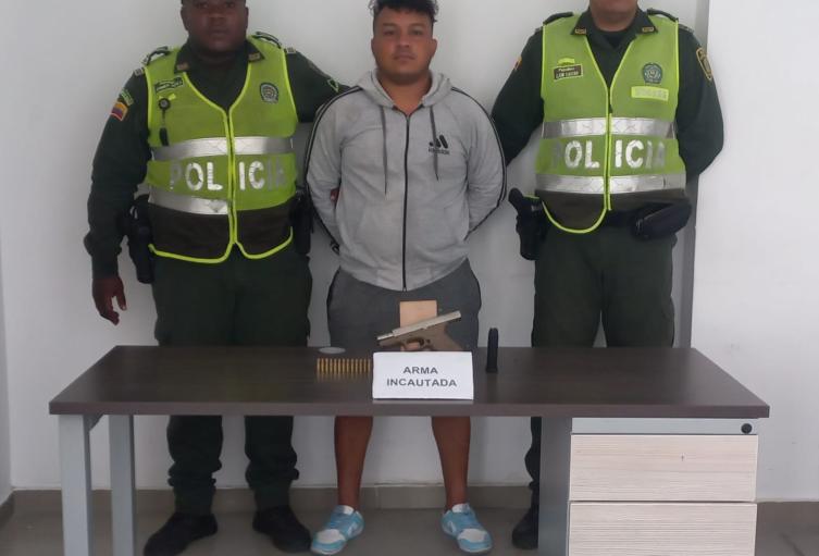 Venezolano fue capturado en un punto de control con tremendo “juguete” en Colombia