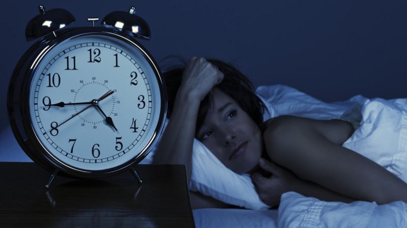 Demasiados paseos nocturnos al baño: qué es la nocturia y cómo puede controlarse