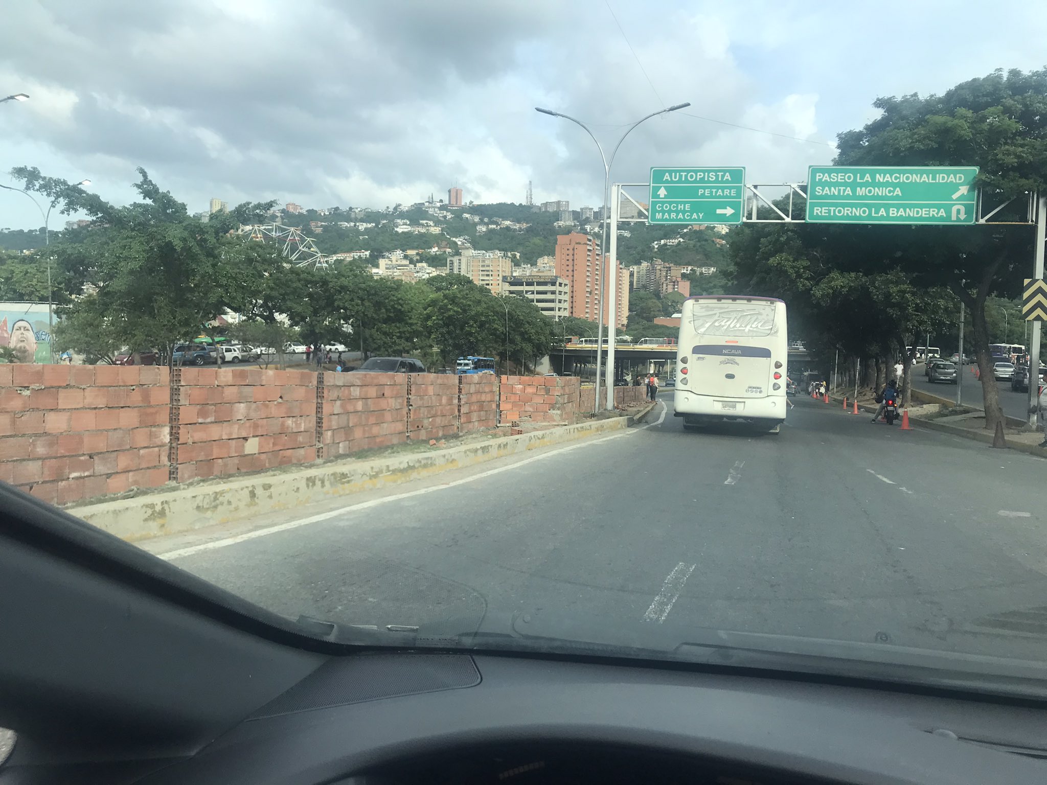 Culminan construcción del muro levantado frente al Terminal La Bandera (VIDEO)