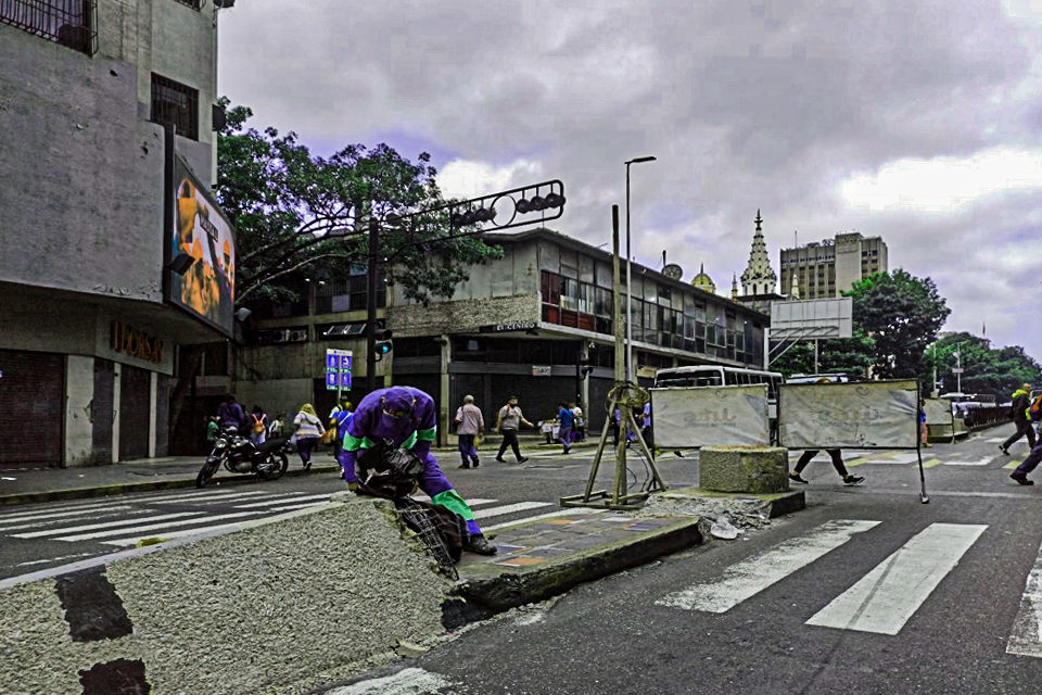 Caracas no es una ciudad transitable y recorrer sus aceras no es sinónimo de seguridad