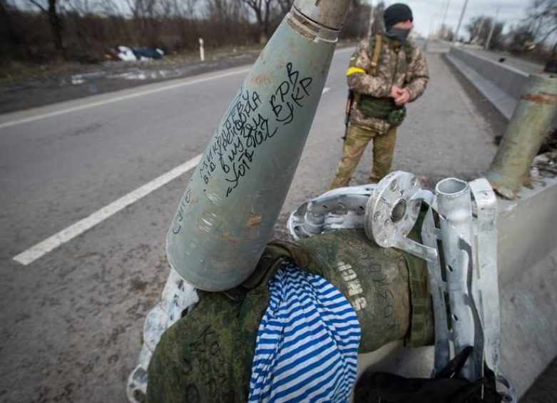 Bombas de racimo causaron más de 900 víctimas en Ucrania el año pasado, según informe