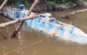 VIDEO: El enorme narcosubmarino y arsenal de guerra hallado en aguas fluviales venezolanas