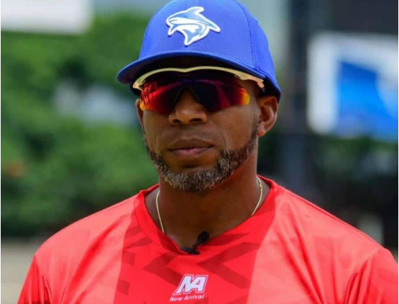 Endy Chávez se unió a Edgardo Alfonso para reforzar el staff de Tiburones y los magallaneros armaron un alboroto