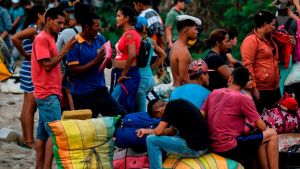 Decenas de venezolanos regresan a Trinidad y Tobago tras polémica deportación masiva