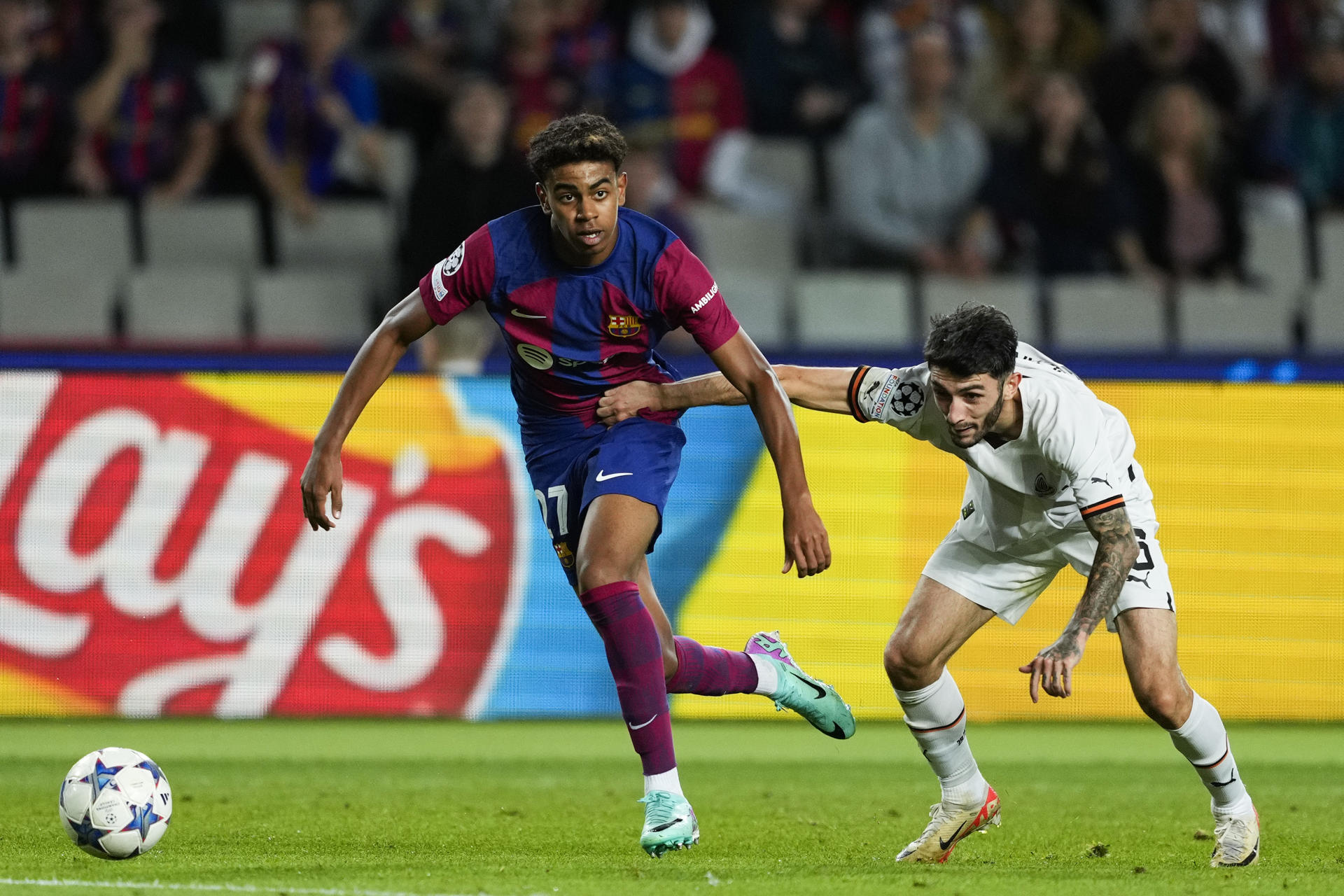 Barcelona venció al Shakhtar y roza los octavos de final de la Champions League