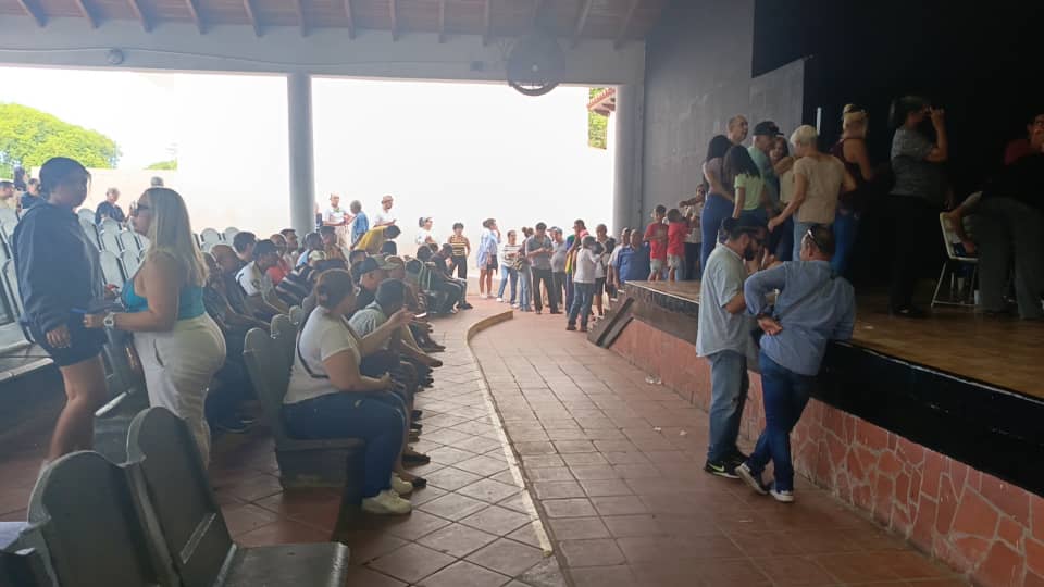 Extienden cierre en algunas mesas por alta participación en Nueva Esparta