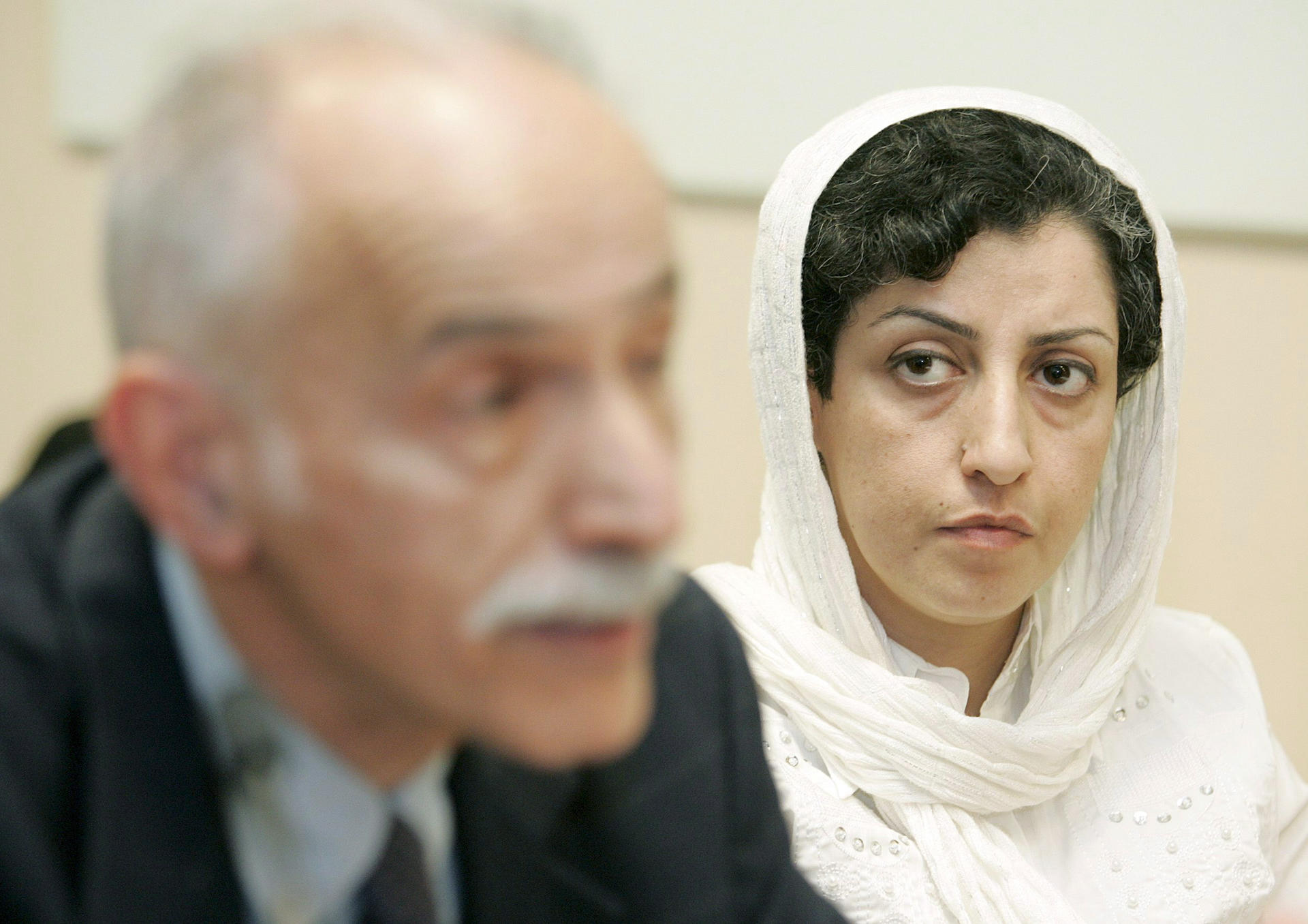 Nobel de la Paz a la iraní Narges Mohammadi por defender derechos de las mujeres en Irán