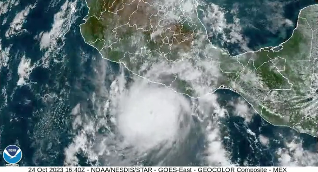 Huracán Otis subió a categoría 4 y puede tornarse potencialmente catastrófico para México