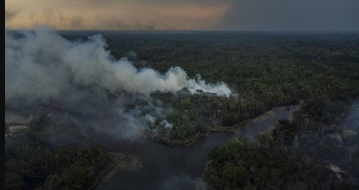 Nube tóxica por incendios en la Amazonía brasileña ahoga la población de Manaos