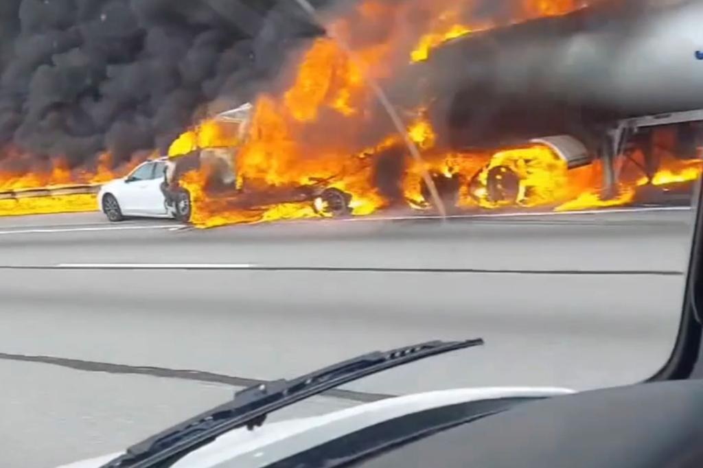 Sus vidas acabaron al chocar con una cisterna que transportaba combustible de aviones en Pensilvania