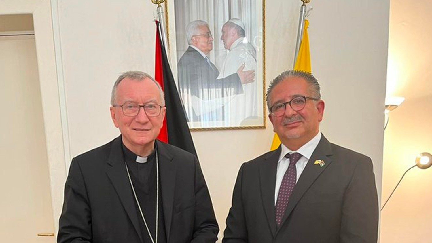 Secretario de Estado vaticano visita la embajada palestina para condenar el ataque de Hamás