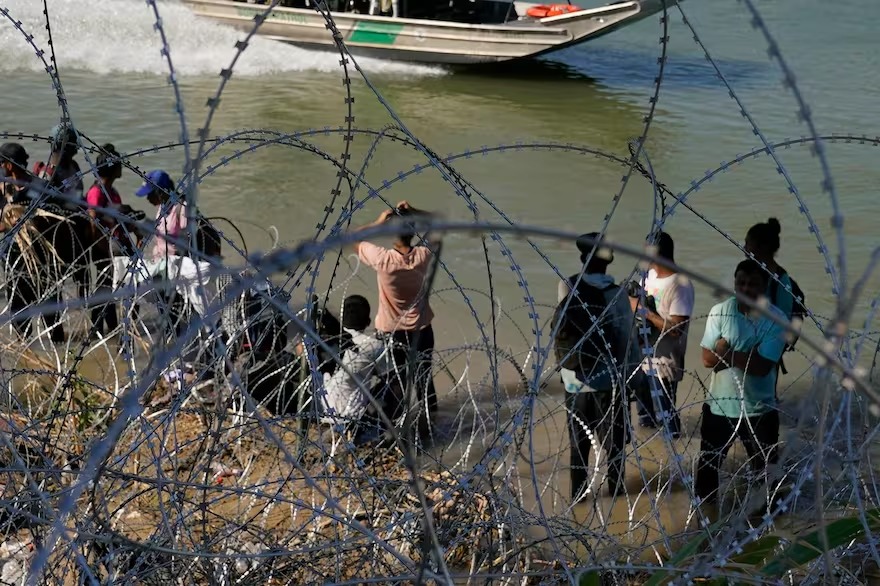 Tribunal Supremo avaló retirar el alambre de púas que Texas colocó en la frontera con México