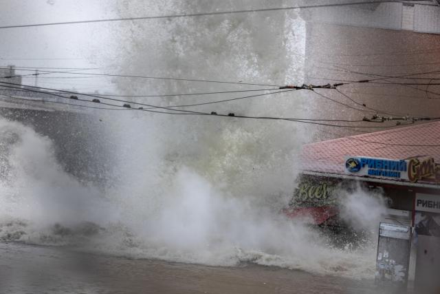 Ataques rusos contra Jersón causan interrupción temporal del suministro eléctrico