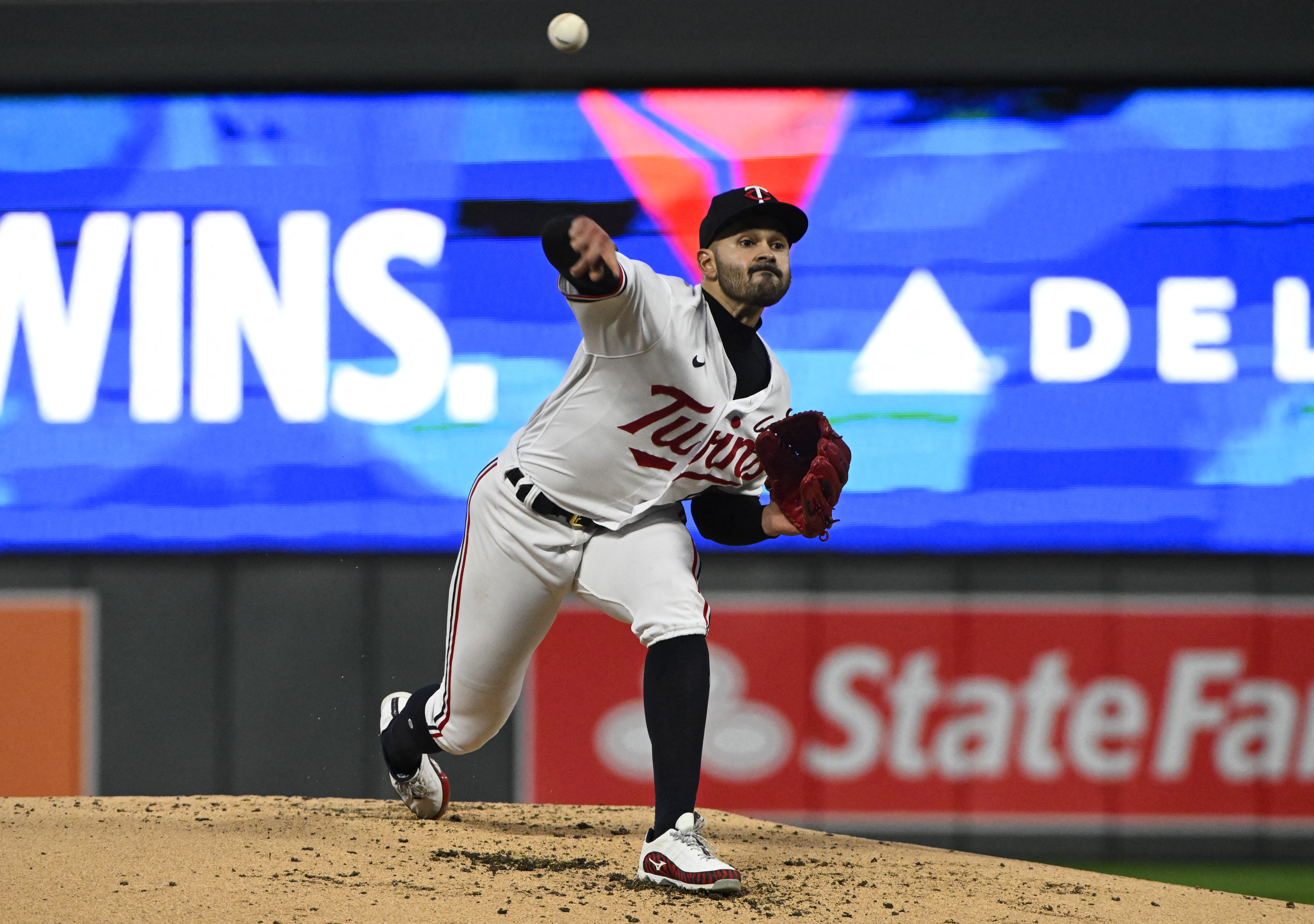 Venezolano Pablo López tendrá su segunda apertura en postemporada ante los Azulejos