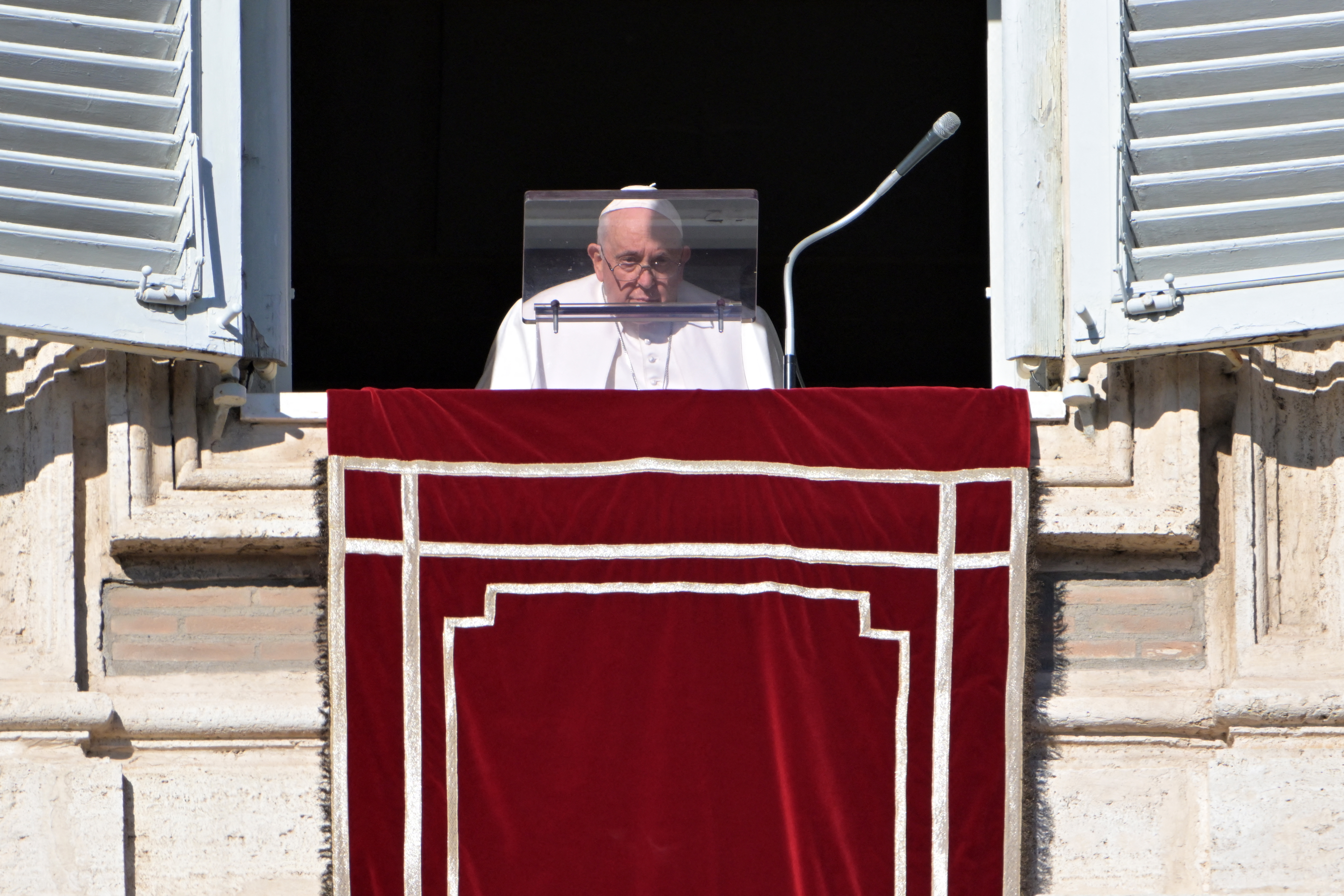 El papa Francisco, “profundamente apenado”, bendice a los afectados por los derrumbes en Colombia