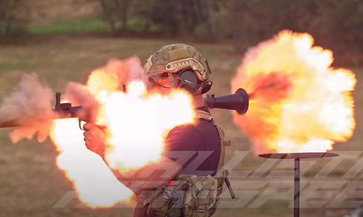 “Debería estar muerto”: Lanzacohetes le explotó en las manos a reconocido youtuber estadounidense (VIDEO)