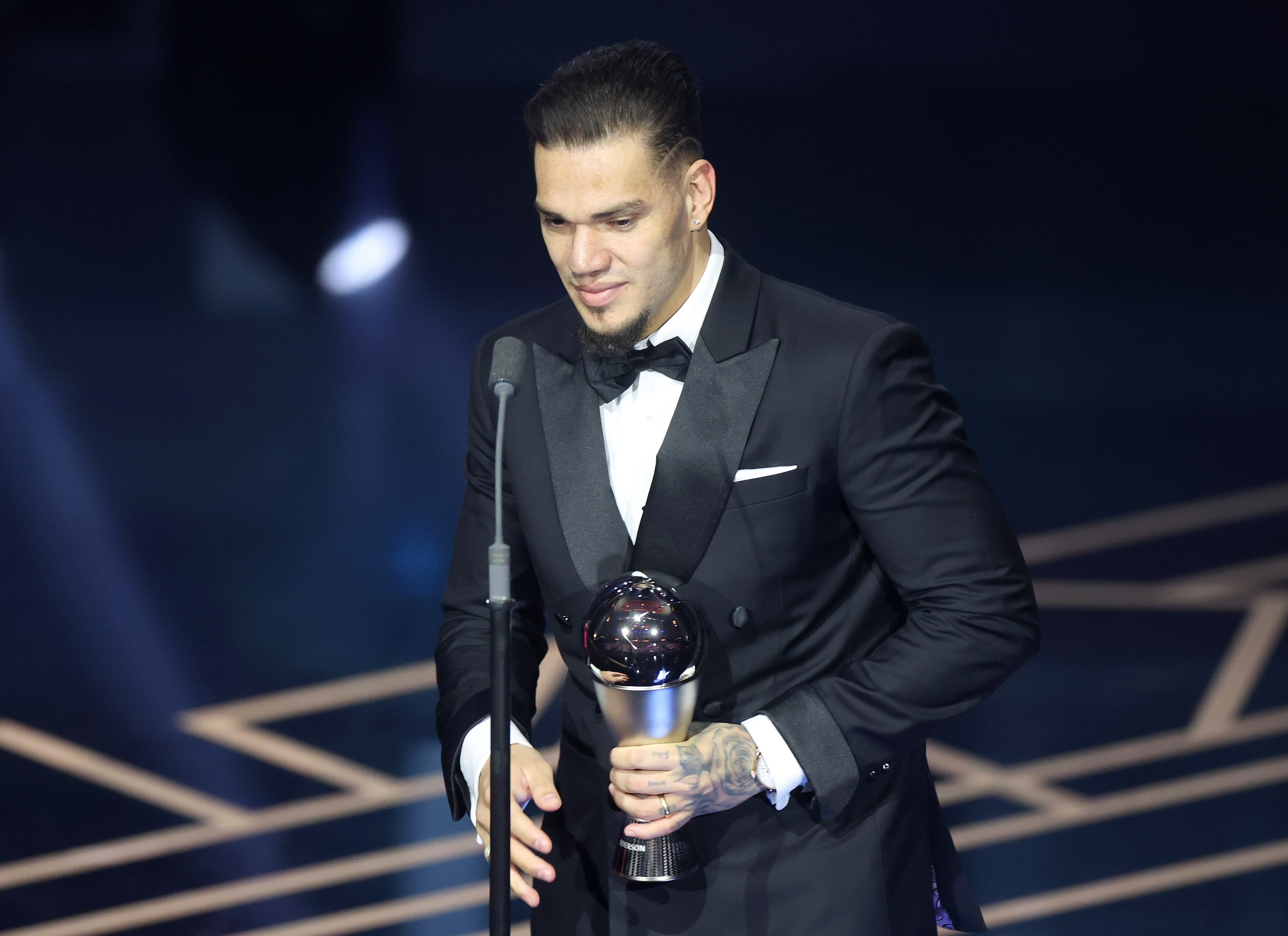 Ederson fue elegido como el mejor portero del año en los premios The Best