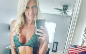 Sexy mamá con curvas fue expulsada de alrededores de una escuela en Florida por promocionar su OnlyFans