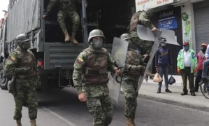 Retorno caótico de ciudadanos a sus domicilios tras una jornada de terror en Ecuador