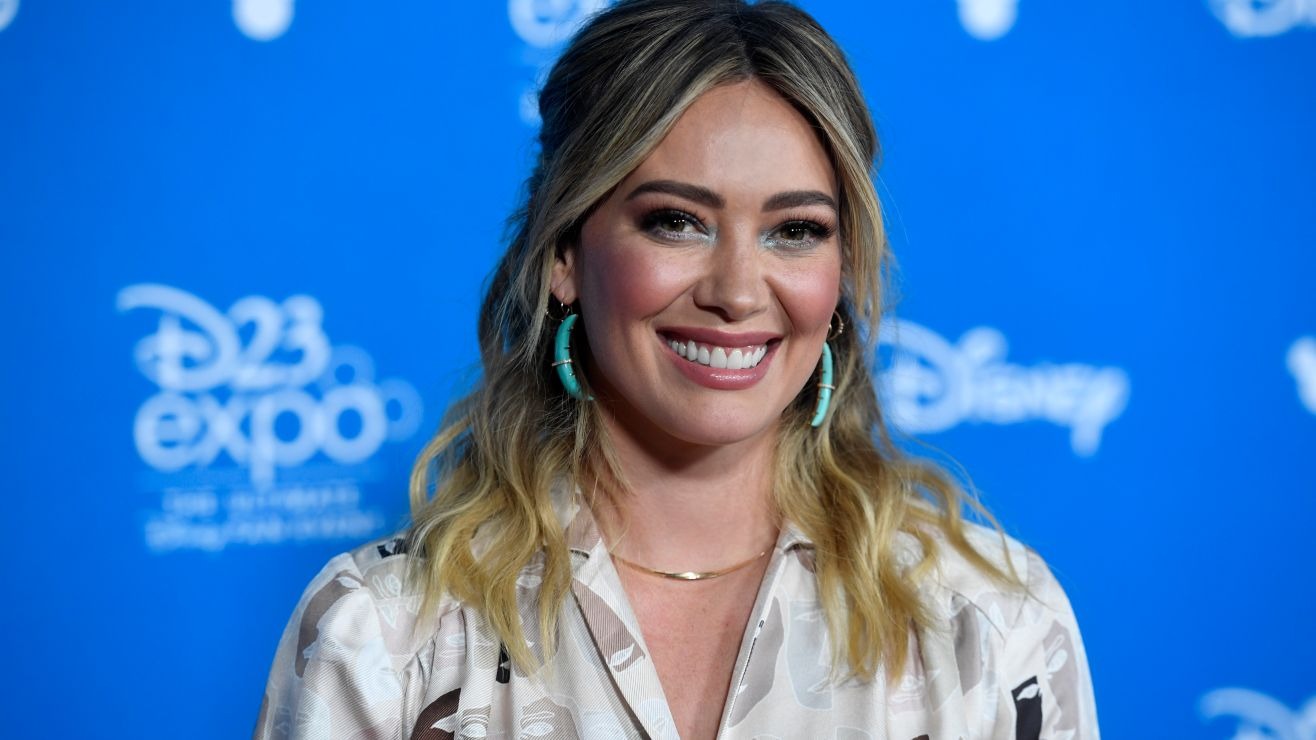 Una “escandalosa” escena sexual habría provocado la cancelación del reboot de “Lizzie McGuire” con Hilary Duff