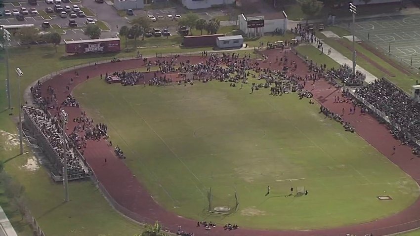 Evacúan secundaria en Parkland por una supuesta amenaza de bomba realizada por teléfono