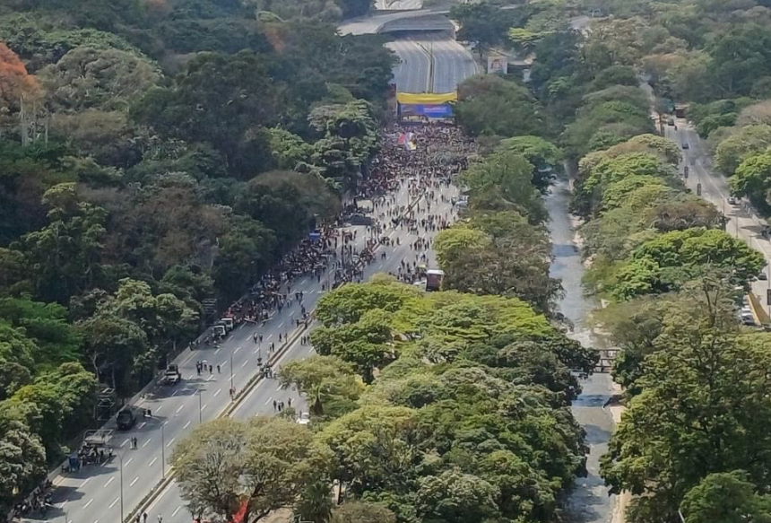 Los VIDEOS que no mostró VTV de la convocatoria chavista que solo sirvió para trancar Caracas