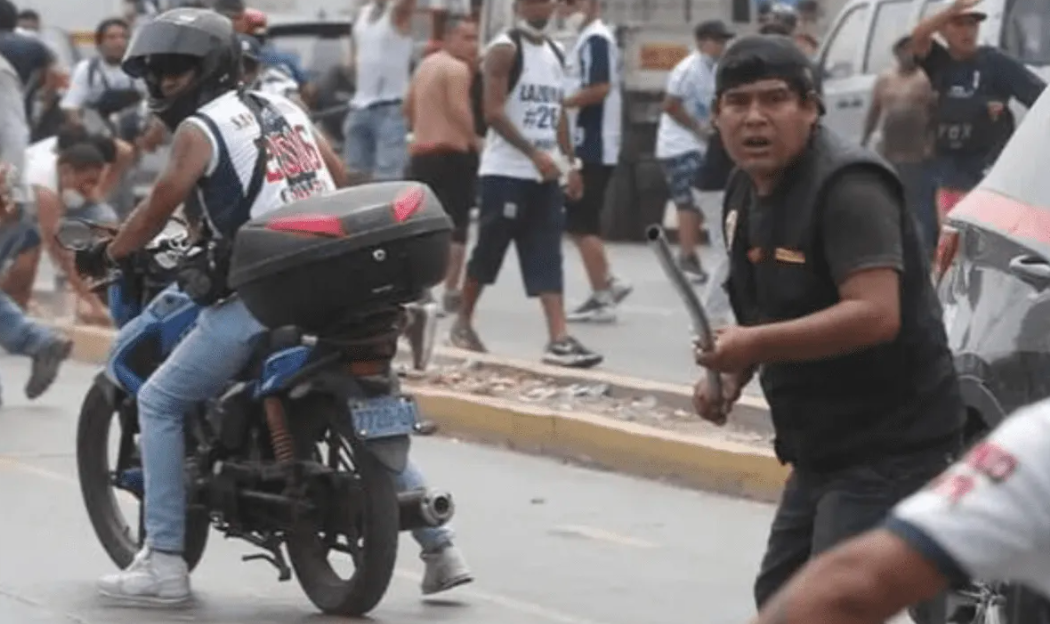 Alianza Lima y Universitario condenan enfrentamiento de hinchas que dejó cuatro heridos de bala