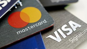 Visa y Mastercard reducirán las tarifas por uso de tarjetas de crédito