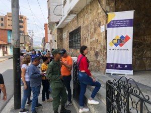Hijacked machines and unfair advantage during Electoral Registry days do not discourage Venezuelans who want to vote
