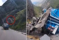 Dos camiones se parten por la mitad al ser golpeados por avalancha de rocas gigantes (VIDEOS)