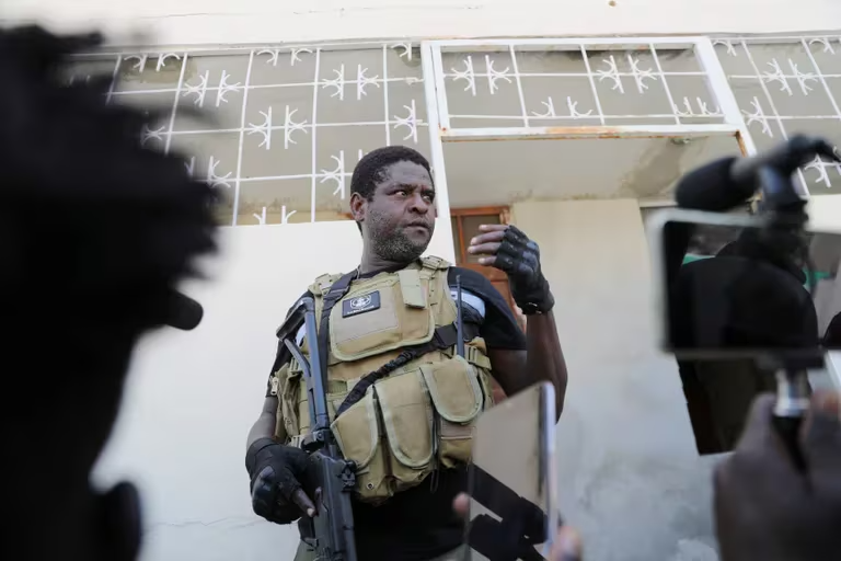 El líder de las bandas armadas de Haití amenazó con un “genocidio inminente” si el Primer Ministro no renuncia