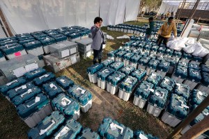 Mil millones de votantes, 2.400 partidos políticos y elefantes cargando urnas: las elecciones más grandes del planeta