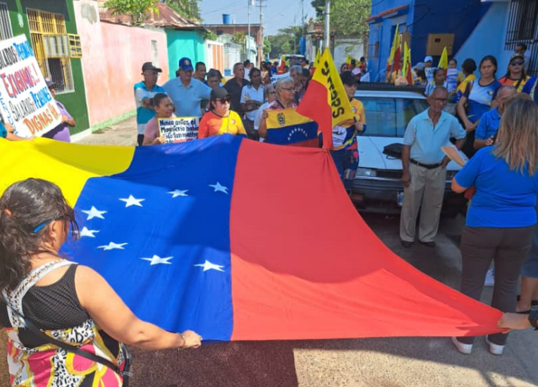 Pensionados y jubilados salieron a las calles de Apure para exigir un salario digno