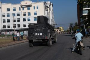 Policía de Haití sostiene enfrentamiento con bandas caníbales en Puerto Príncipe