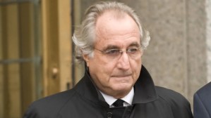 Odiado por su familia y con un sueldo de 40 dólares: así murió Bernie Madoff, el mayor estafador de la historia