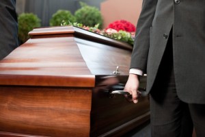 El desgarrador pedido de una niña para que bajen la música durante el funeral de su papá: “Lo van a despertar” (VIDEO)