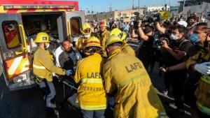 Terrible accidente en Los Ángeles: Tren chocó contra autobús y dejó al menos 55 heridos