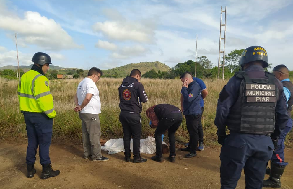 Hallaron el cadáver de una adolescente abusada junto a camino de tierra en Upata