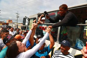 Mar de personas arropan a María Corina Machado en su visita a Falcón (IMÁGENES)