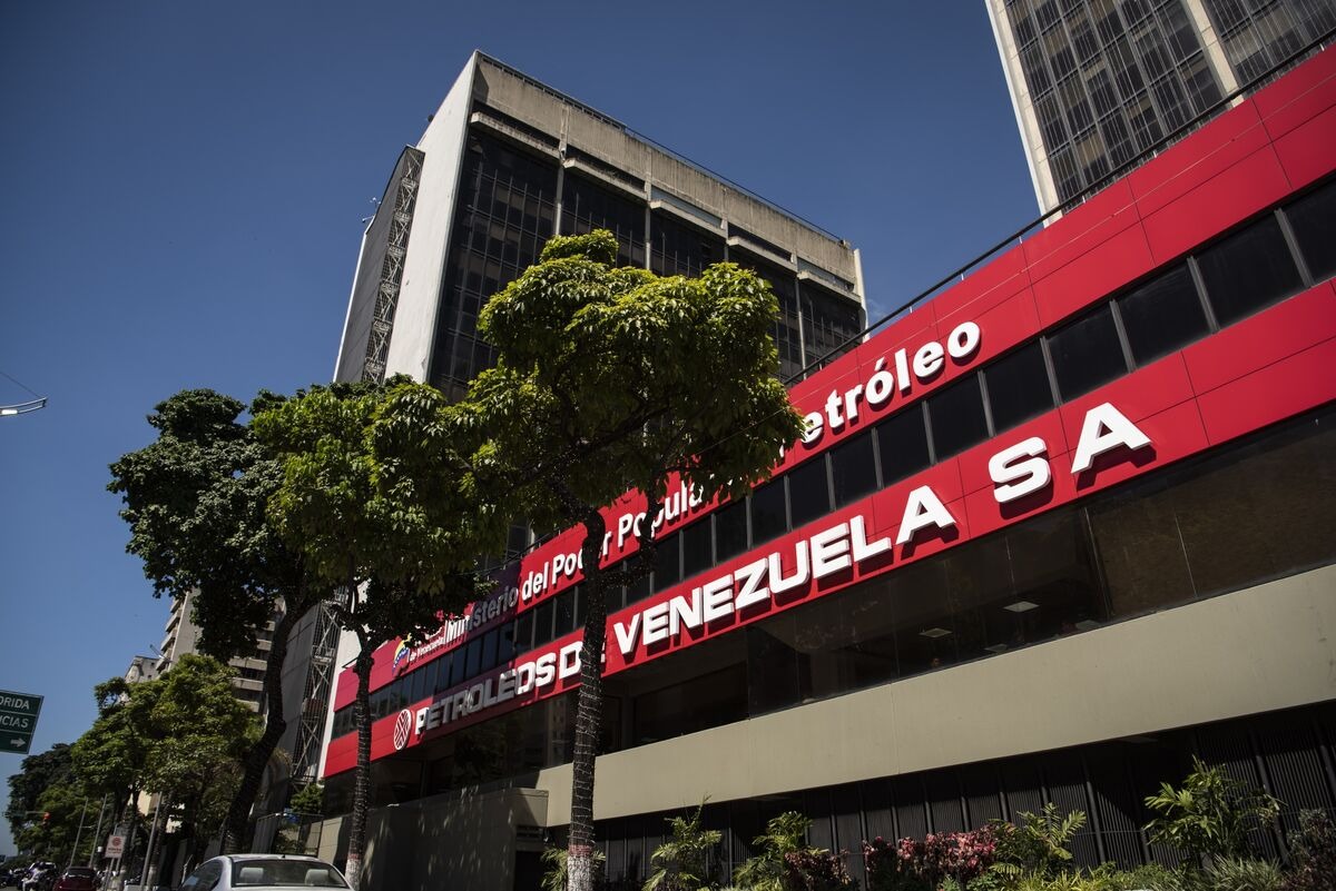 Bloomberg: Empresas petroleras extranjeras en Venezuela luchan por obtener licencias antes de la fecha límite