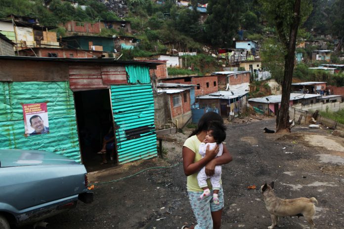 Maternidad romantizada, roles de género y desigualdad: la compleja realidad de las mujeres venezolanas