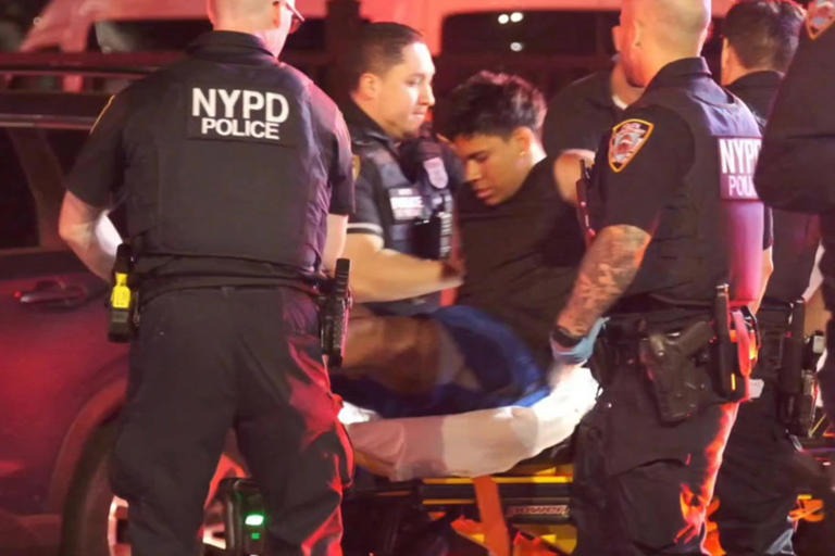 Migrante venezolano que baleó a dos policías en Nueva York fue acusado por intento de homicidio