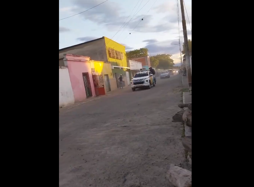 EN VIDEO: Chavismo desfiló sus camionetotas “último modelo” por Quíbor y generó un contundente rechazo