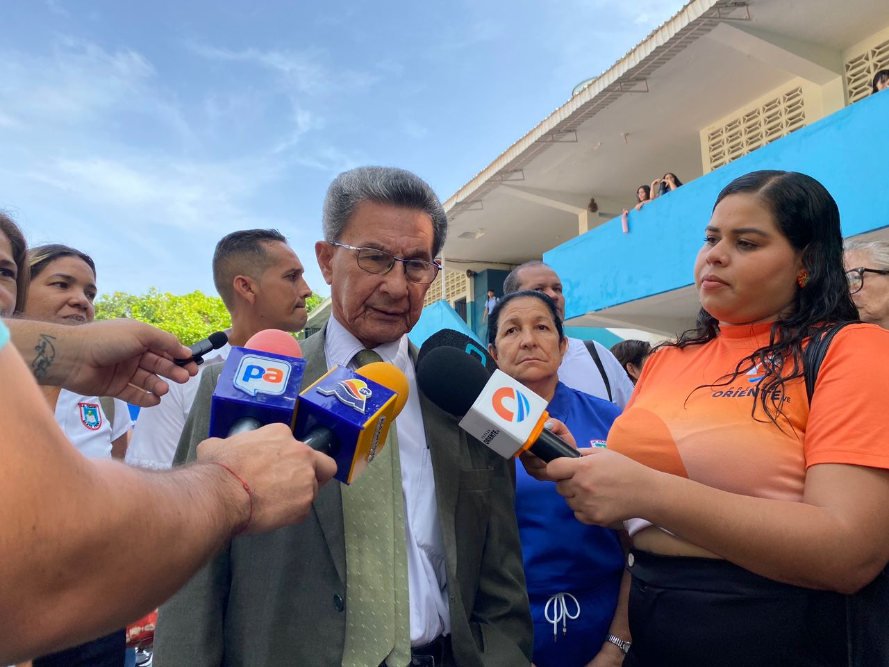 Padres, representantes y estudiantes del Colegio Santo Ángel en Cumaná rechazaron medida de desalojo