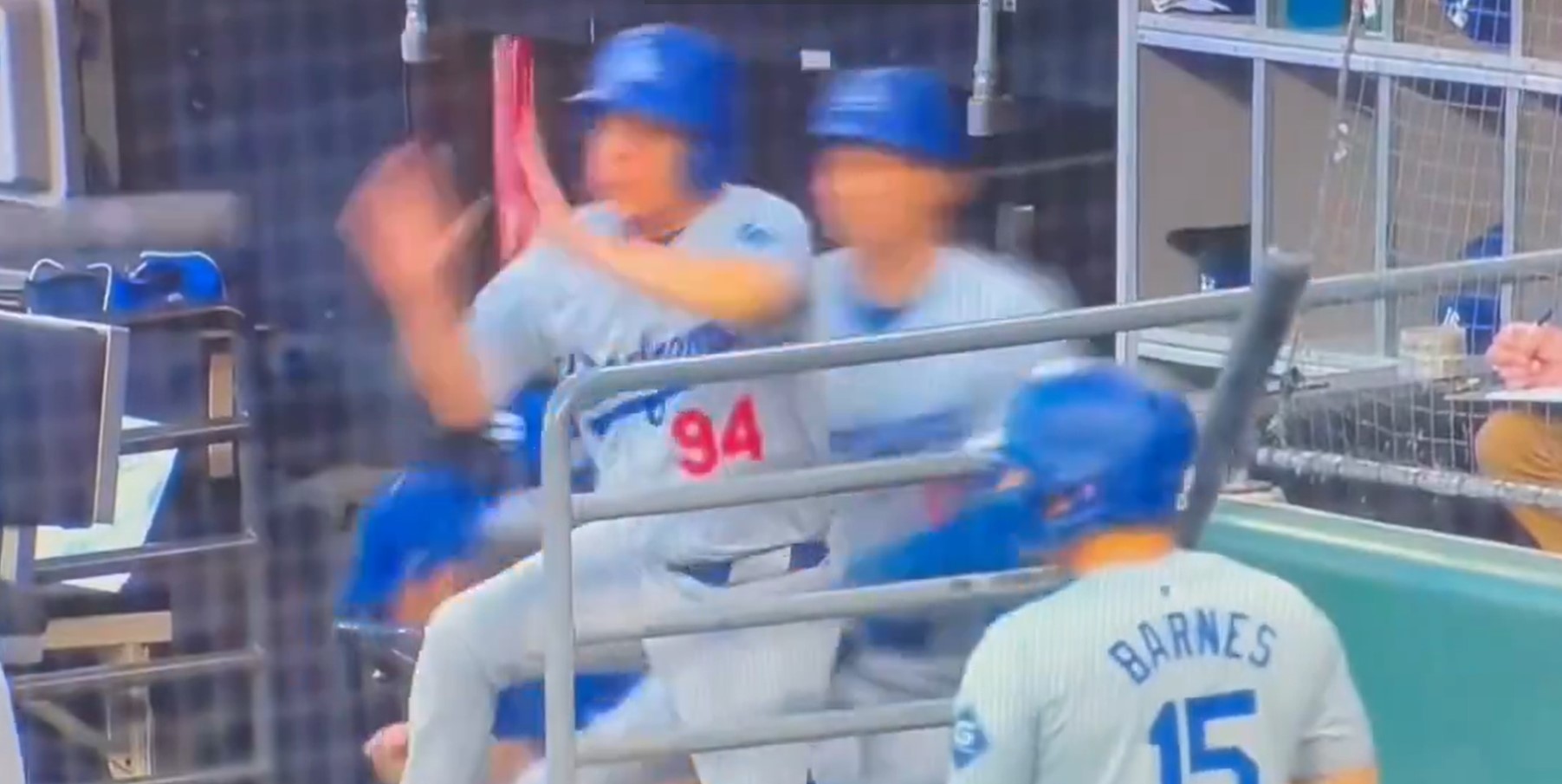 EN VIDEO: Así fue como un “bat boy” salvó a Shohei Ohtani del pelotazo de su vida