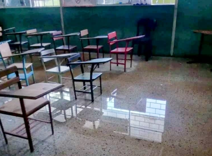 En esta escuela de Monagas “llueve más adentro que afuera”