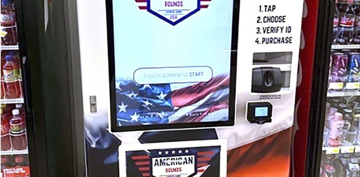 Huevos, leche y… balas: máquinas expendedoras de municiones llegan a las tiendas de alimentos en EEUU