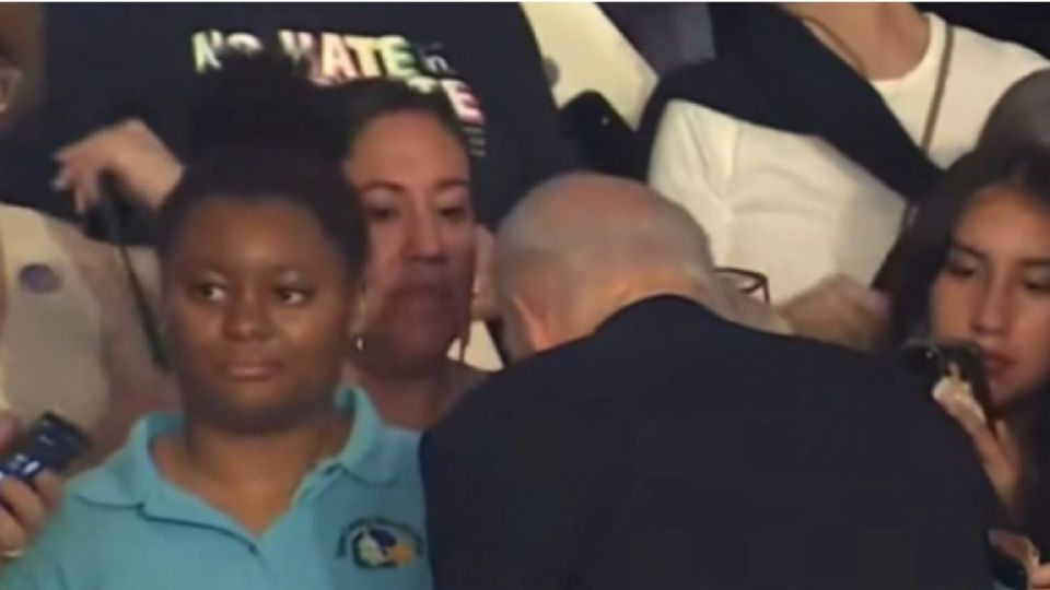 VIDEO: acusan de racista a Joe Biden por negarse a fotografiarse con una joven afroamericana