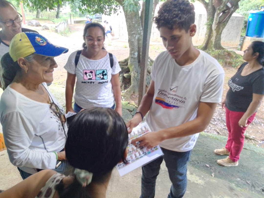 Proyecto Venezuela enseña a votar por Edmundo González en sectores rurales de Guárico